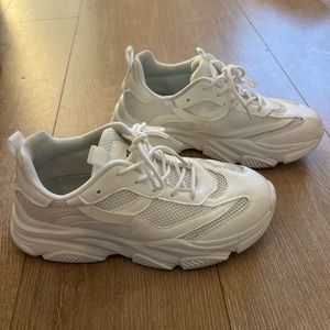 White Niluber sneakers size 8